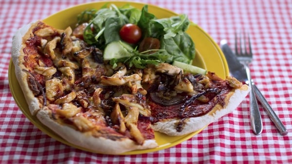 Watch how Operation Transformation make BBQ Chicken Pizza! Perfect for a cosy afternoon in front of the TV! G'wan Dublin and Mayo!