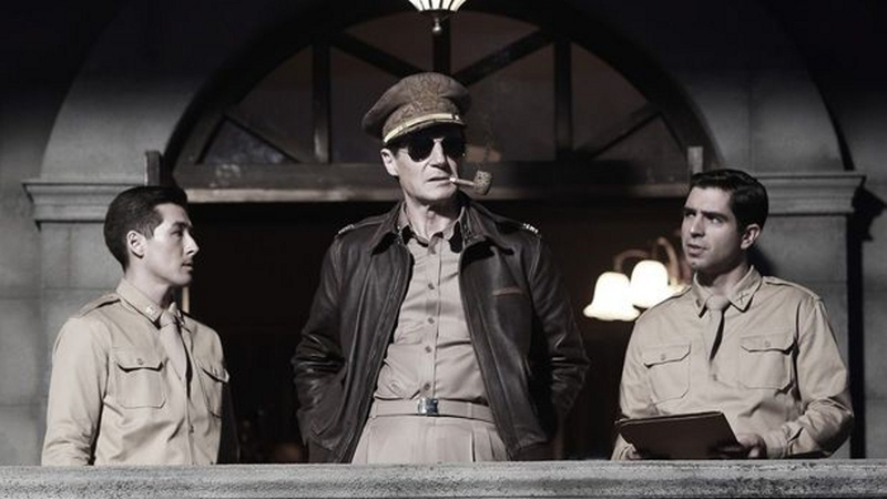 Neeson (centre) as General Douglas MacArthur in Operation Chromite