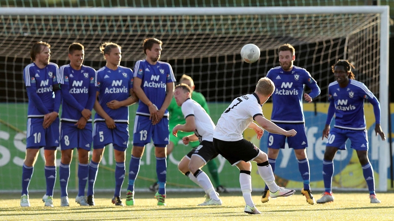 Daryl Horgan is off target with a free kick for Dundalk