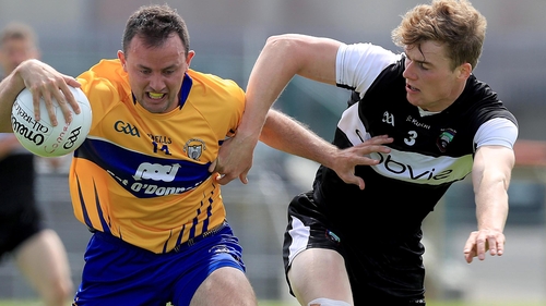 Clare's David Tubridy with Kevin McDonnell of Sligo