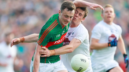Diarmuid O'Connor takes on Emmet Bolton