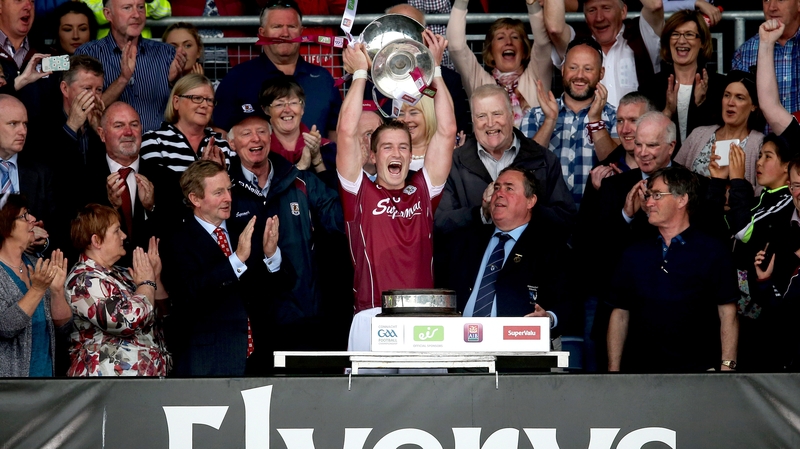 Gary O'Donnell lifts the Nestor Cup