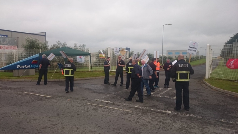 Around a dozen workers are on the picket line at the gates of the airport (Pic: @bonjo7)