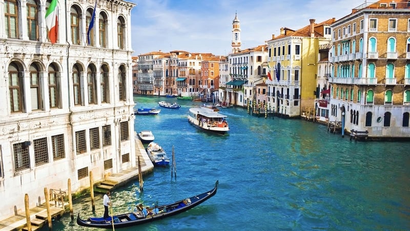 Holiday and Hotel Specials from Travelfinders