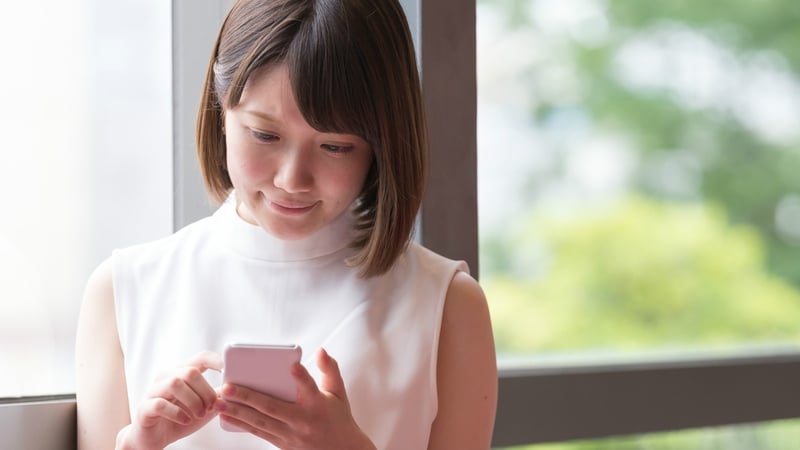 Most of us spend between 2-4 hours on our phones each day.