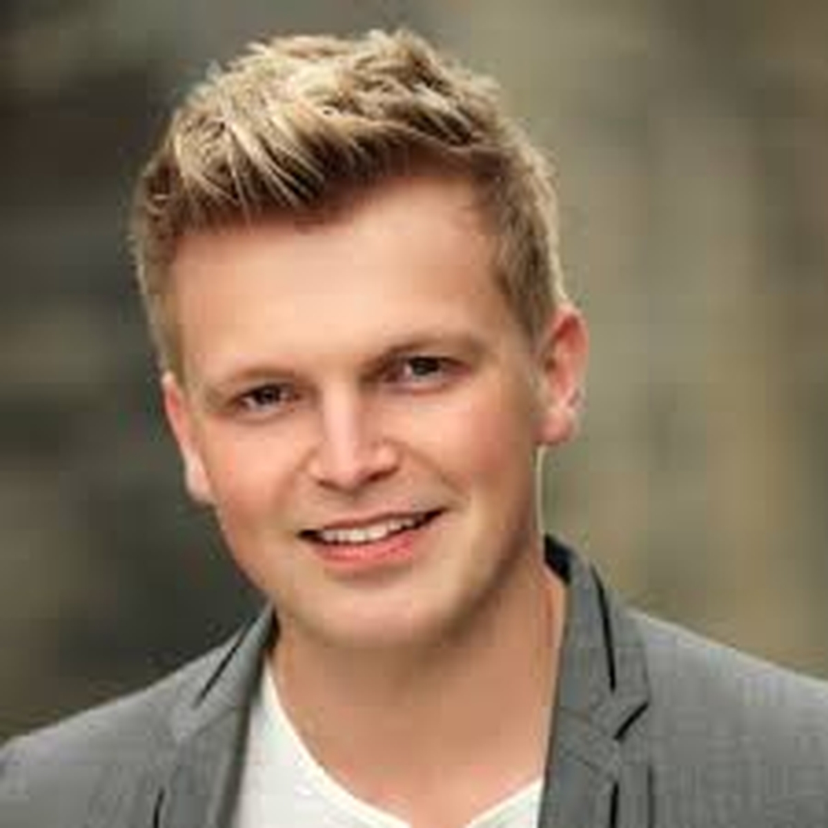 Lee Matthews singer songwriter