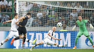 Robert Benson smashes home to put Dundalk 1-0 up on the night