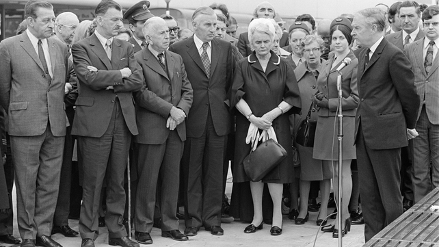 Peter Barry (C) at the unveiling of a memorial plaque to Taoiseach Seán Lemass at Dublin Airport 1973 (Pic: RTÉ Stills Library)