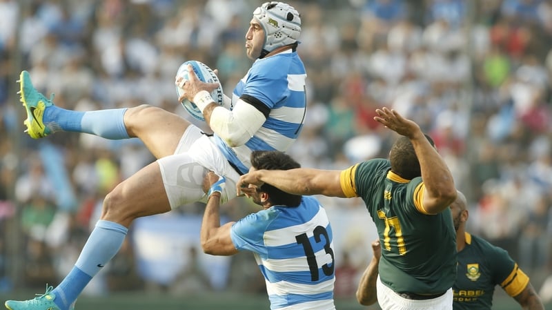 Argentina's Juan Manuel Leguizamon fights for the ball with Bryan Habana