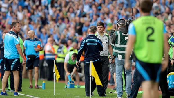Jim Gavin and Éamonn Fitzmaurice exchange handshakes