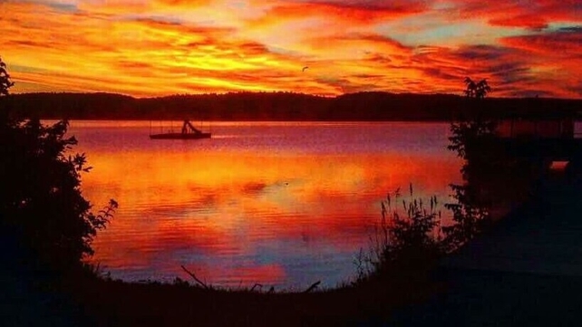 Sunrise on the River Shannon, Co Roscommon

(Pic: Junior Hannon)