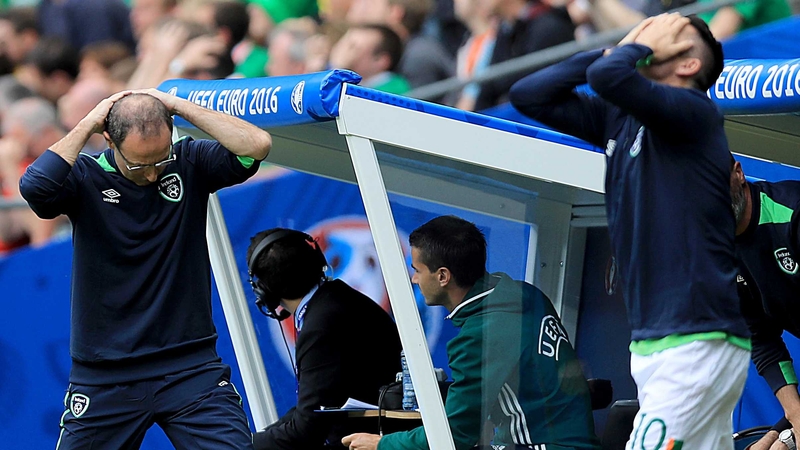 Martin O'Neill and Ropbbie Keane react to a missed chance against Sweden at Euro 2016