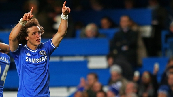 David Luiz is struggling with a broken wrist