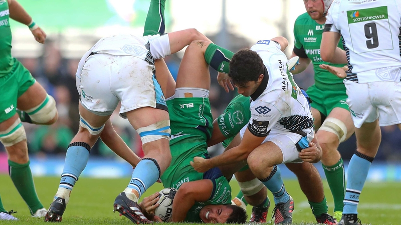 Cian Kelleher is tackled by Leonardo Sarto of Glasgow Warriors