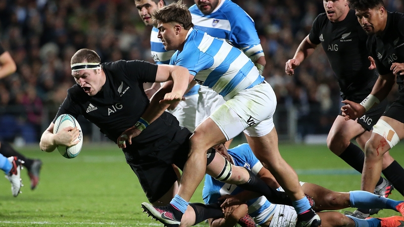 Brodie Retallick goes over for a try