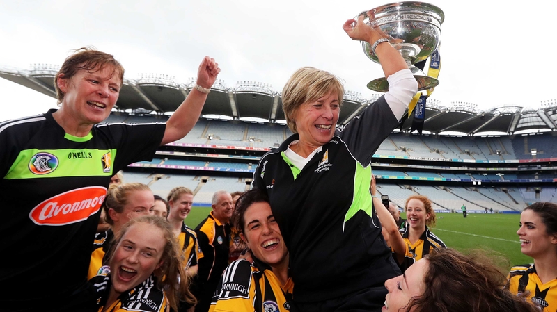 Ann Downey raises the O'Duffy Cup