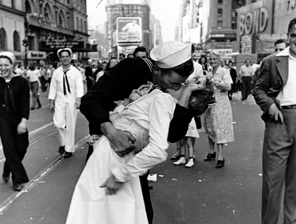 Nurse in Iconic WW2 Picture Has Died
