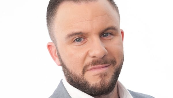 The RTÉ Guide rings in 4,000 episodes of Fair City with an great cover pic and interview with the cast. Julie Lordan takes a look at some of the central characters, and gets their take on an exciting week ahead.