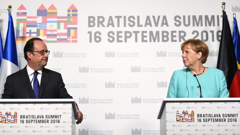 French President Francois Hollande (L) and German Chancellor Angela Merkel vow to make EU a 'success'