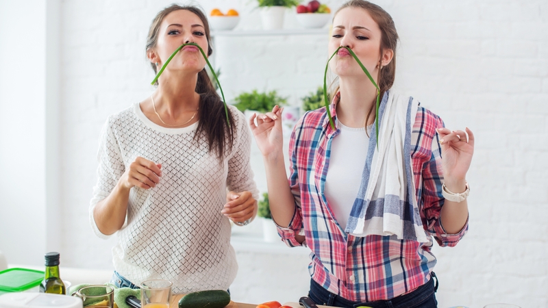 In recent years it seems that wheatgrass juice, protein bars and a vegan diet have become an intricate part of the yogi lifestyle. But is it possible to eat burgers and still practice yoga? The Yoga Bear investigates.