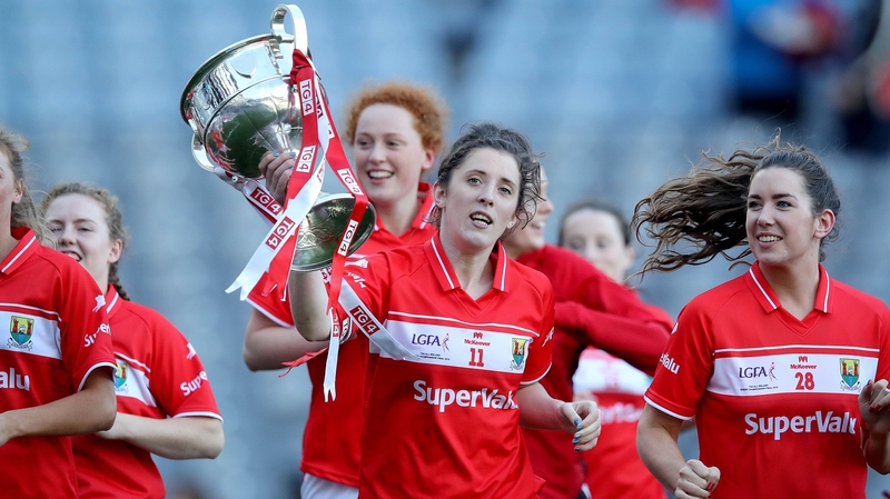 O'Sullivan leads her team around the field on a lap of honour