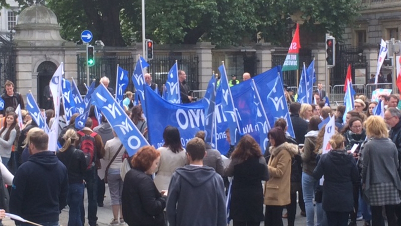 Nursing unions outside the Dáil