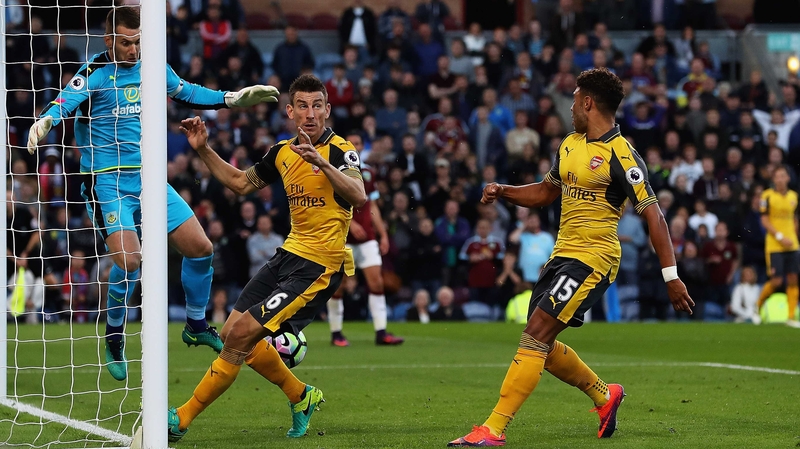 Laurent Koscielny bundles to the net