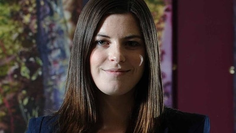 Áine ag siúl siar bóithrín na smaointe go samhradh na bliana 2004.