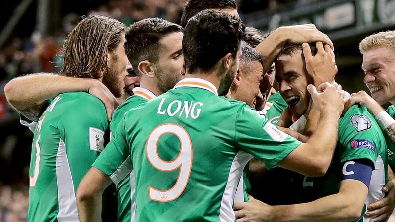 Seamus Coleman celebrates with his team-mates