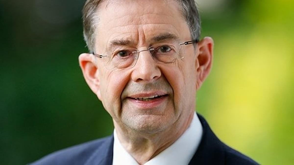 Éamon Ó Cuív - Iar Aire Gaeltachta.