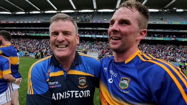 Liam Kearns with the departing Peter Acheson