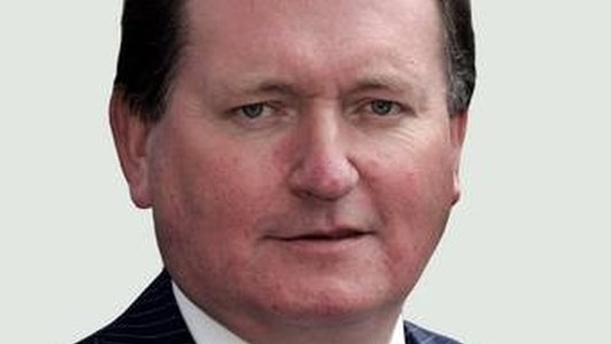 John Downing : Comhfhreagraí polaitiúil leis an Irish Independent.