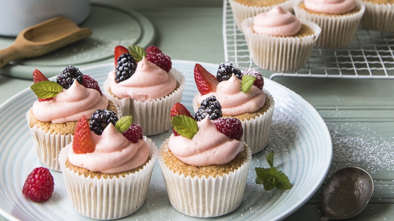 Gluten-free cupcakes with creme cheese icing. Oh, my.