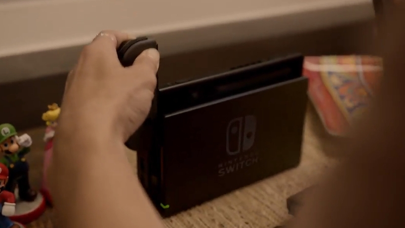 A preview video shows how the two parts of the detachable controller can be used without being attached to the mobile screen for a single player