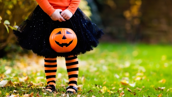 'Tis the season to be spooky! These creepy snacks will give you some major Halloween inspiration and are ideal for making with the kids.