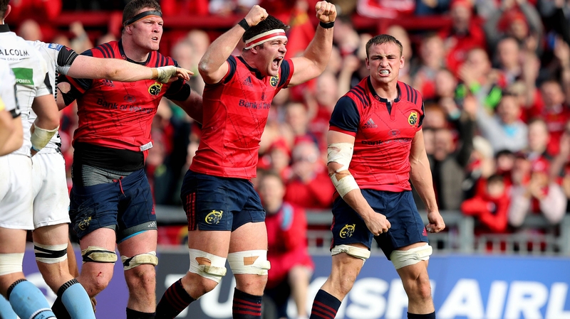 Munster's forwards celebrate the bonus-point penalty try