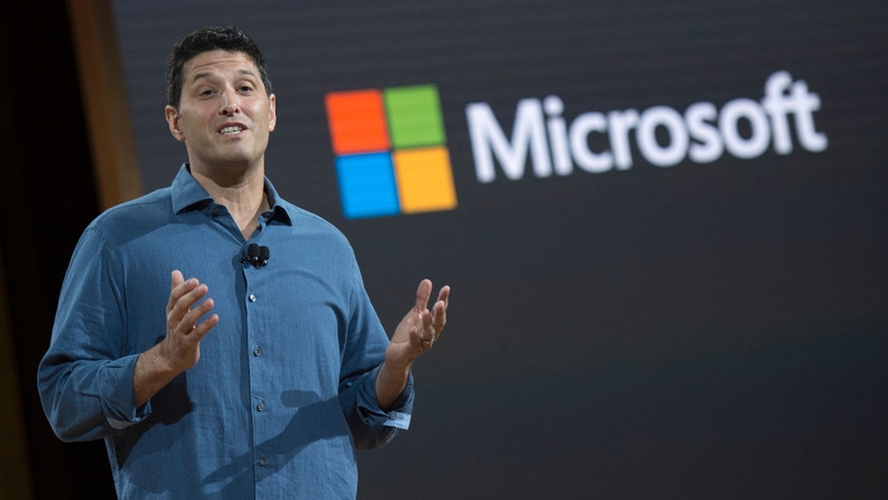 The Windows 10 Creators Update, coming in early 2017, lets users on mobile devices take three-dimensional photos by scanning an object as they walk around it