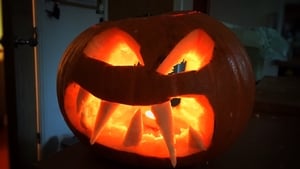 Laura Pakenham, Seán Óg Mac Seoin agus Méin Nic Craith, painéal na seachtaine.  show image