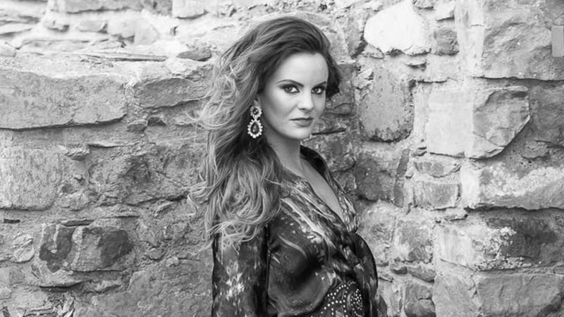 Each week on RTÉ LifeStyle we meet bloggers who are entertaining, informing and getting lots of attention for being pretty good at what they do. This week, meet Nicola Laughlin of The Sequin Cinderella.