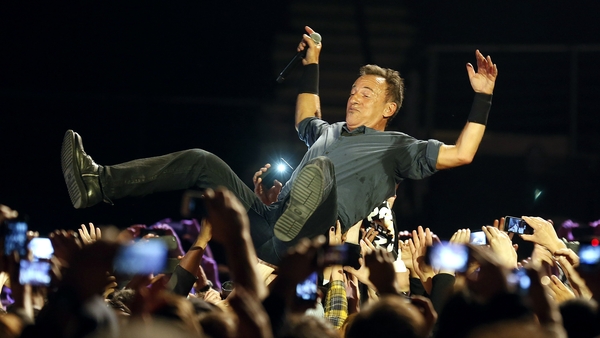 Bruse Springsteen rescued by bikers