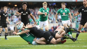 Robbie Henshaw scores Ireland's crucial fifth try