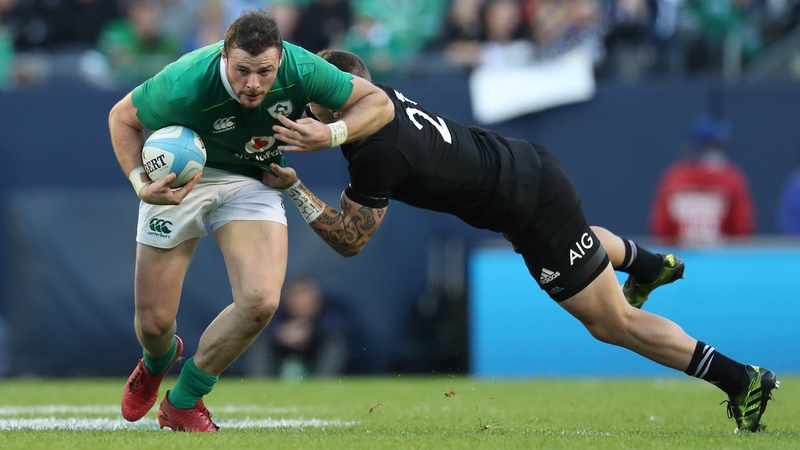Robbie Henshaw breaks through the tackle of Aaron Cruden