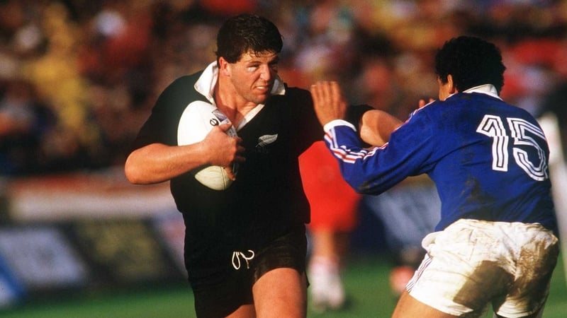 Sean Fitzpatrick goes up against Serge Blanco in 1987