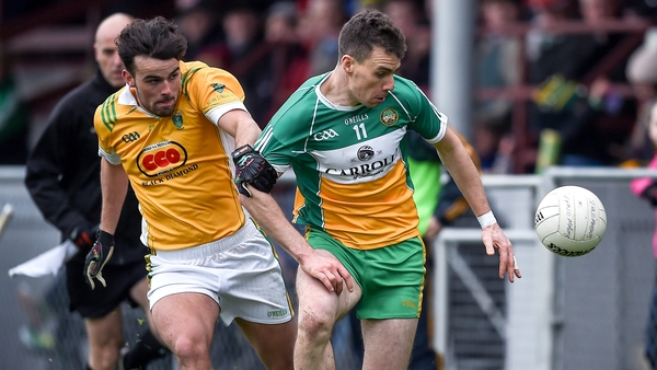 Niall McNamee (R) in action against Sean O'Mahony's in the Leinster semi-final