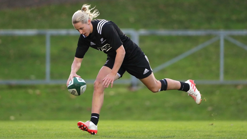 Kelly Brazier scores a try for New Zealand