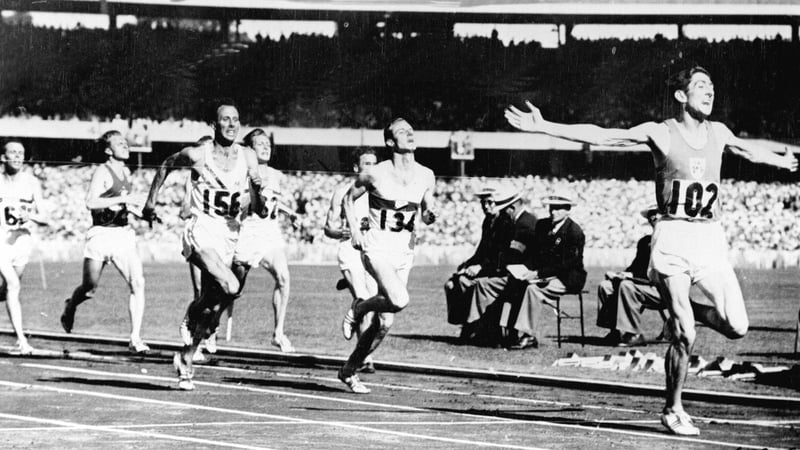 1 December 1956 - Ronnie Delany leads the field home in Melbourne