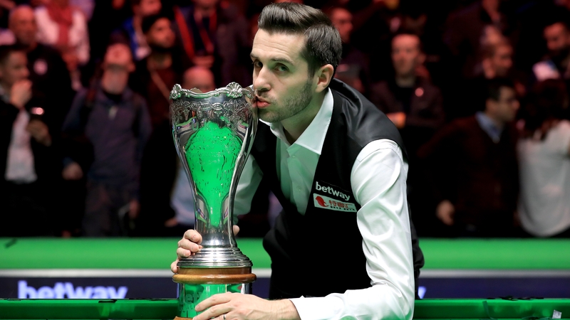 Sealed with a kiss - Mark Selby and friend