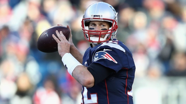 Tom Brady helped the Patriots move to an 11-2 record