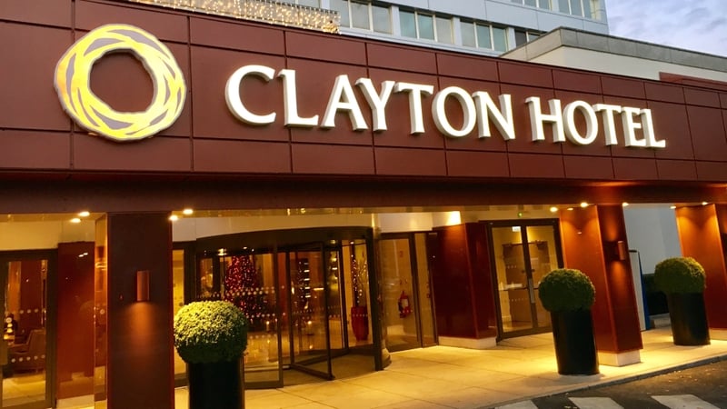 The hotel comprises 502 recently renovated guestrooms, meeting and events facilities including a ballroom with a capacity for 1,400 delegates