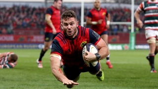 Jaco Taute dives over the line
